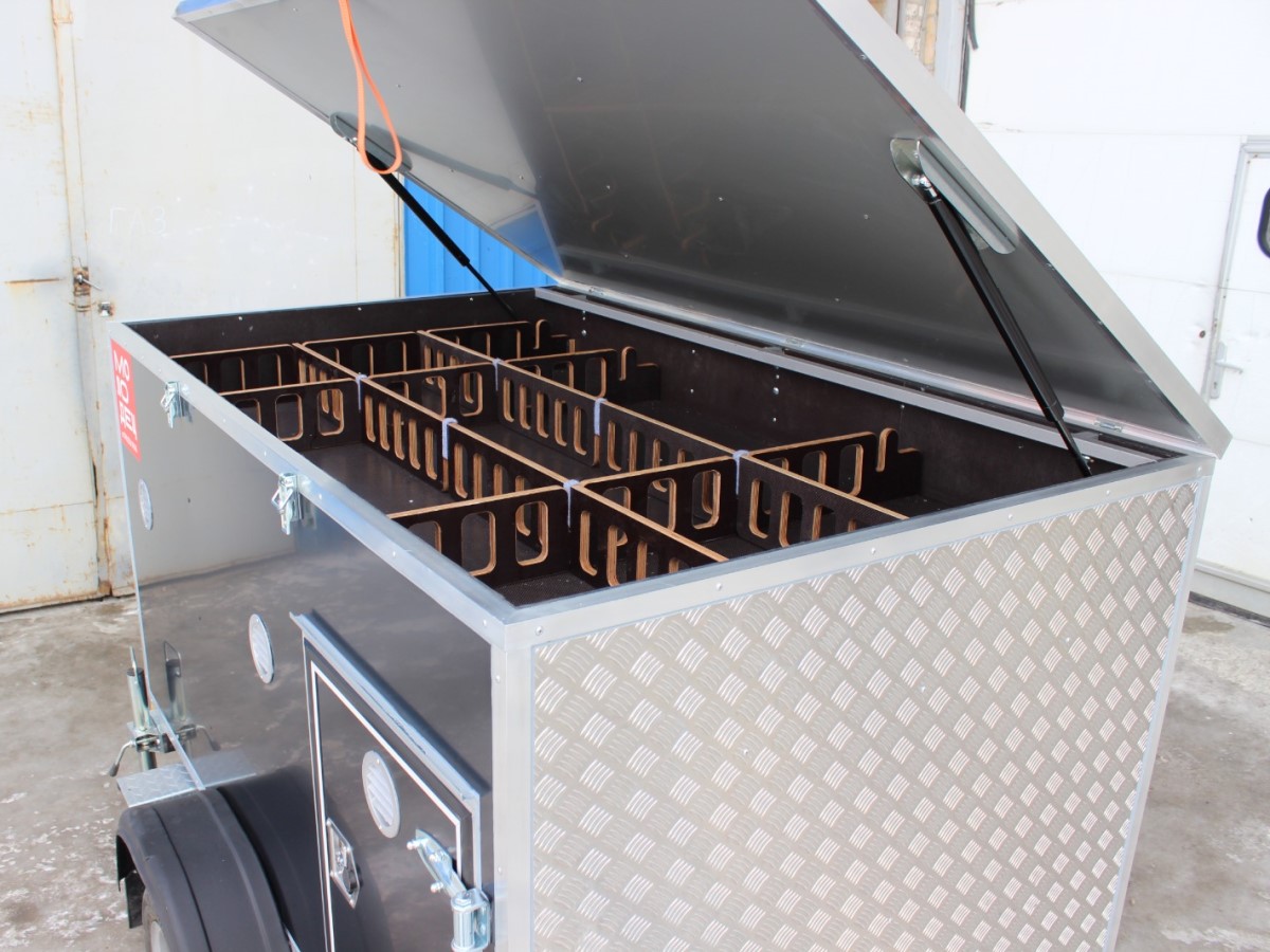 Прицеп-фургон для перевозки 4-х собак (R13) фото