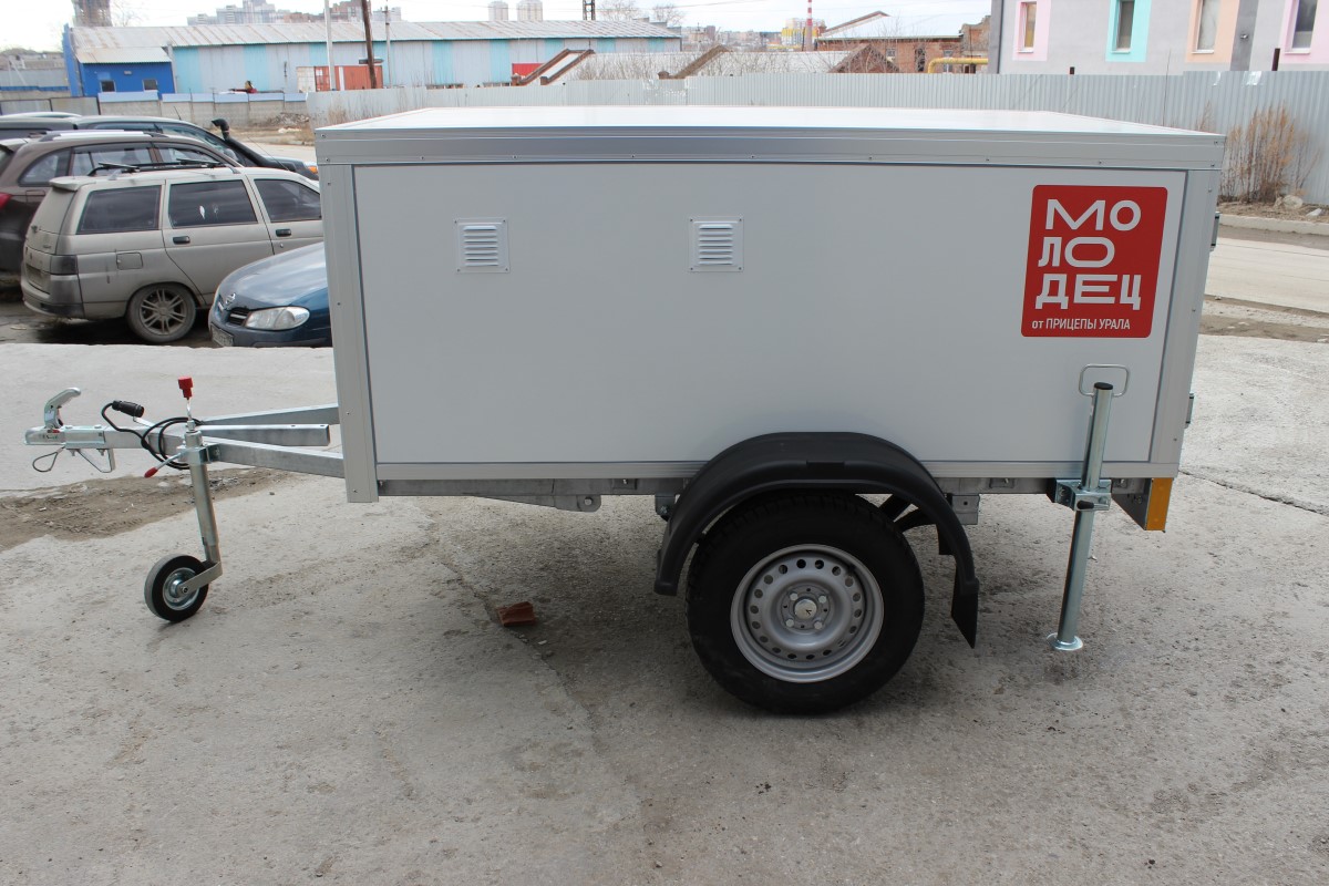 Прицеп-фургон для перевозки 3-х собак (R13) фото
