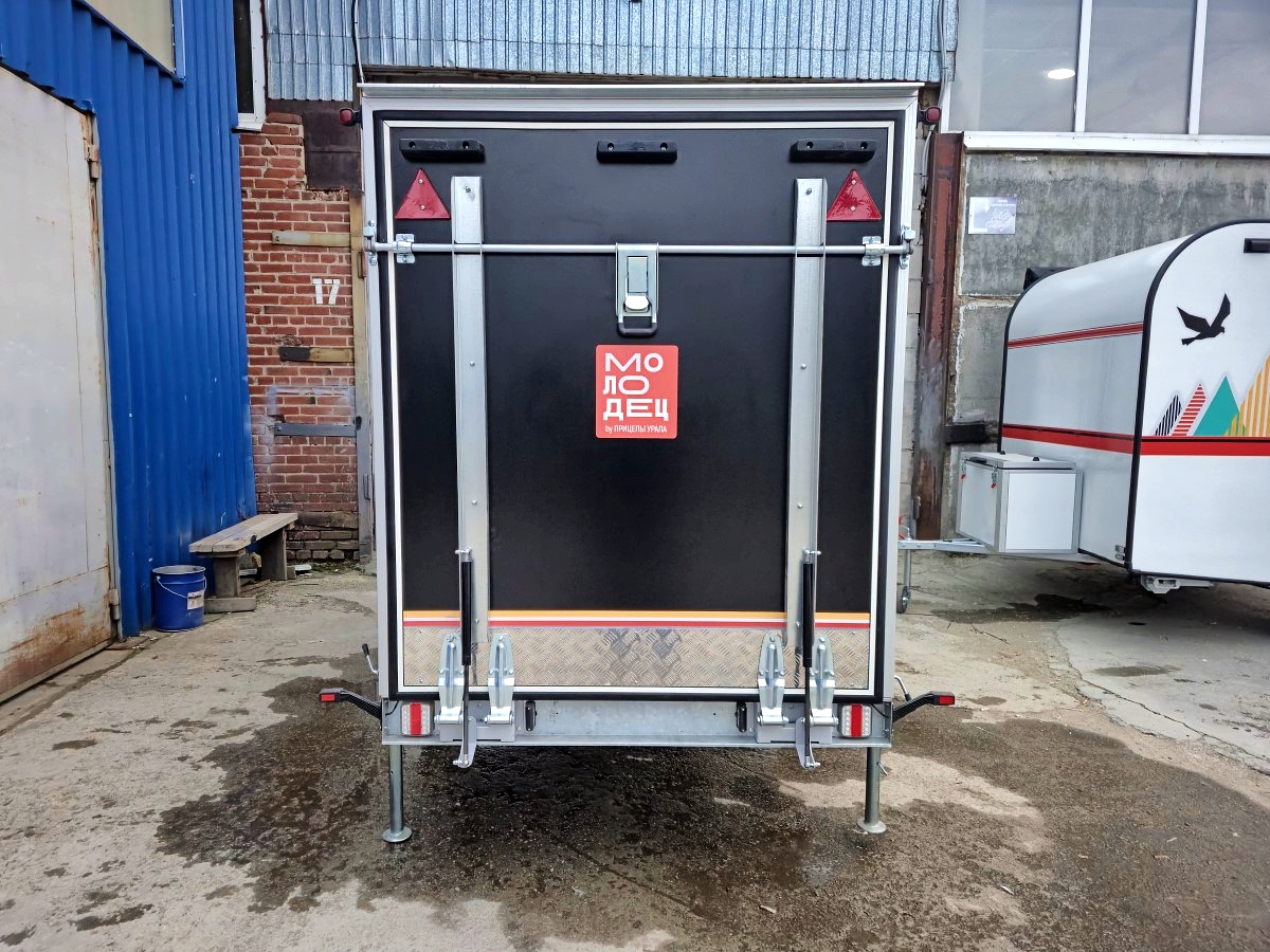 Фургон "МОЛОДЕЦ" 3,5х1,5/1,65 (R16) Черный (ЕА180922H3MC30009) фото