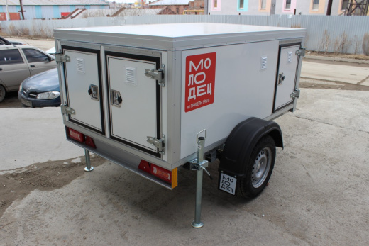 Прицеп-фургон для перевозки 3-х собак (R13) фото