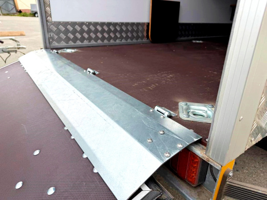 Фургон "МОЛОДЕЦ" 3,5х1,5/1,65 (R13х2) Белый (ЕА180932H4MC30081) фото