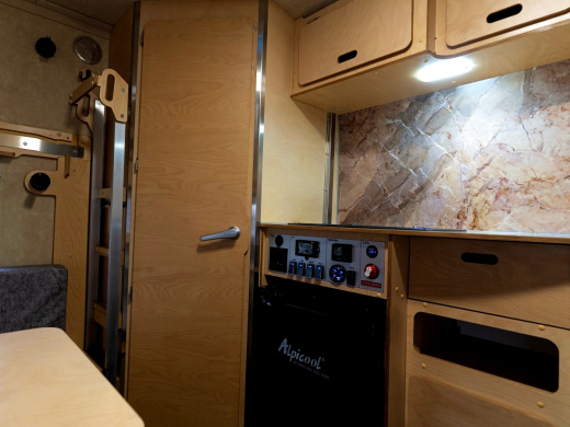 Автодом "МОЛОДЕЦ" R13 (X89958320S0JT6004) фото