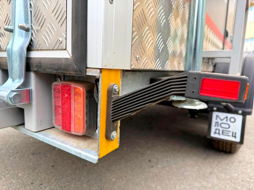 Фургон "МОЛОДЕЦ" 3,5х1,5/1,65 (R13х2) Белый (ЕА180932H4MC30081) фото